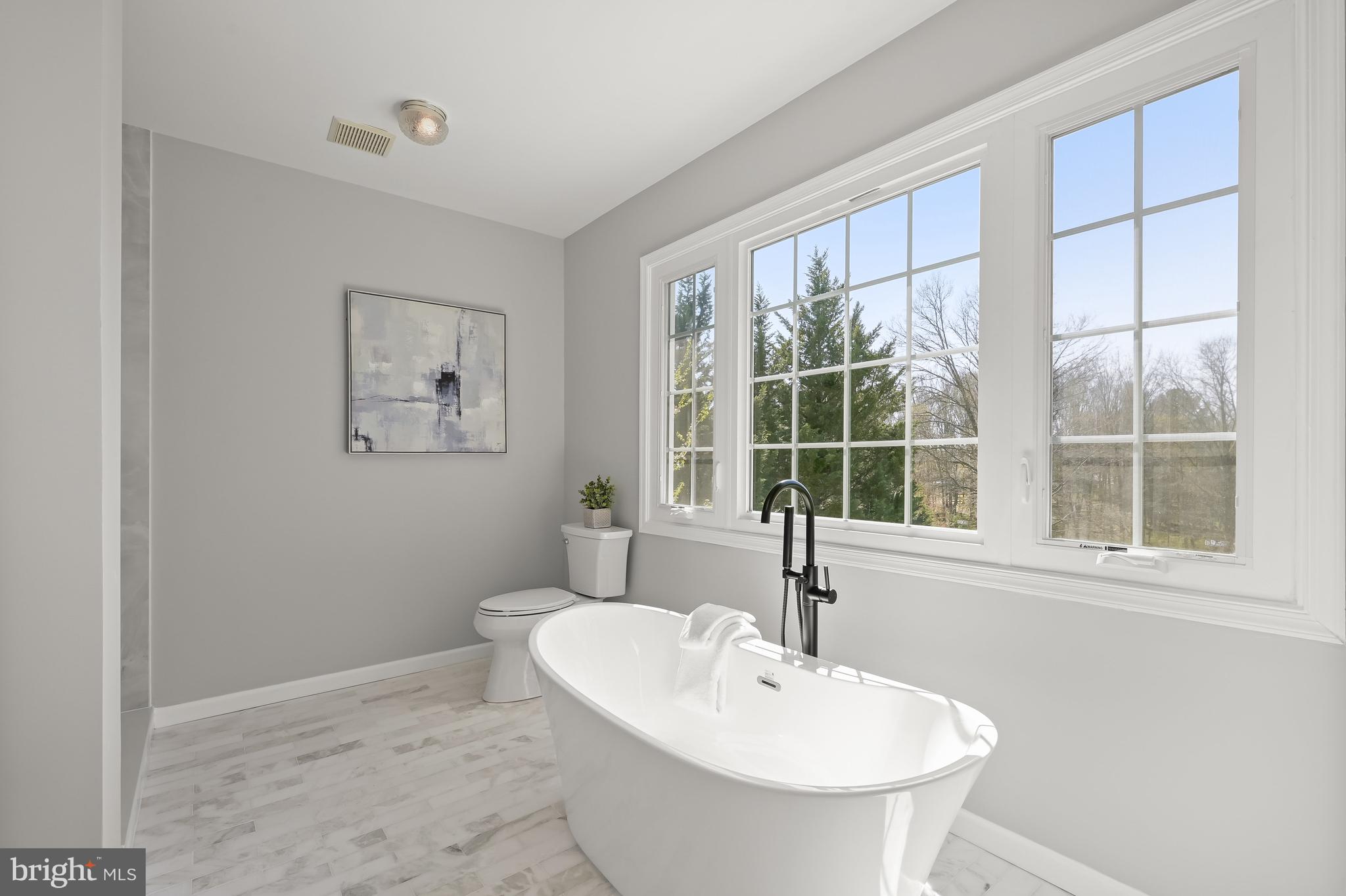 LAYTONSVILLE KNOLLS - Residential