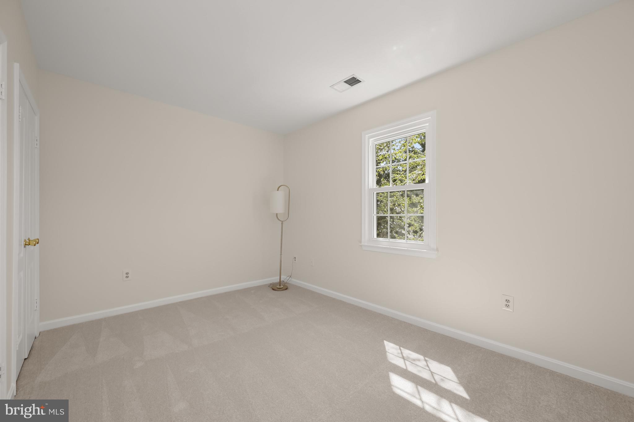 LAYTONSVILLE KNOLLS - Residential