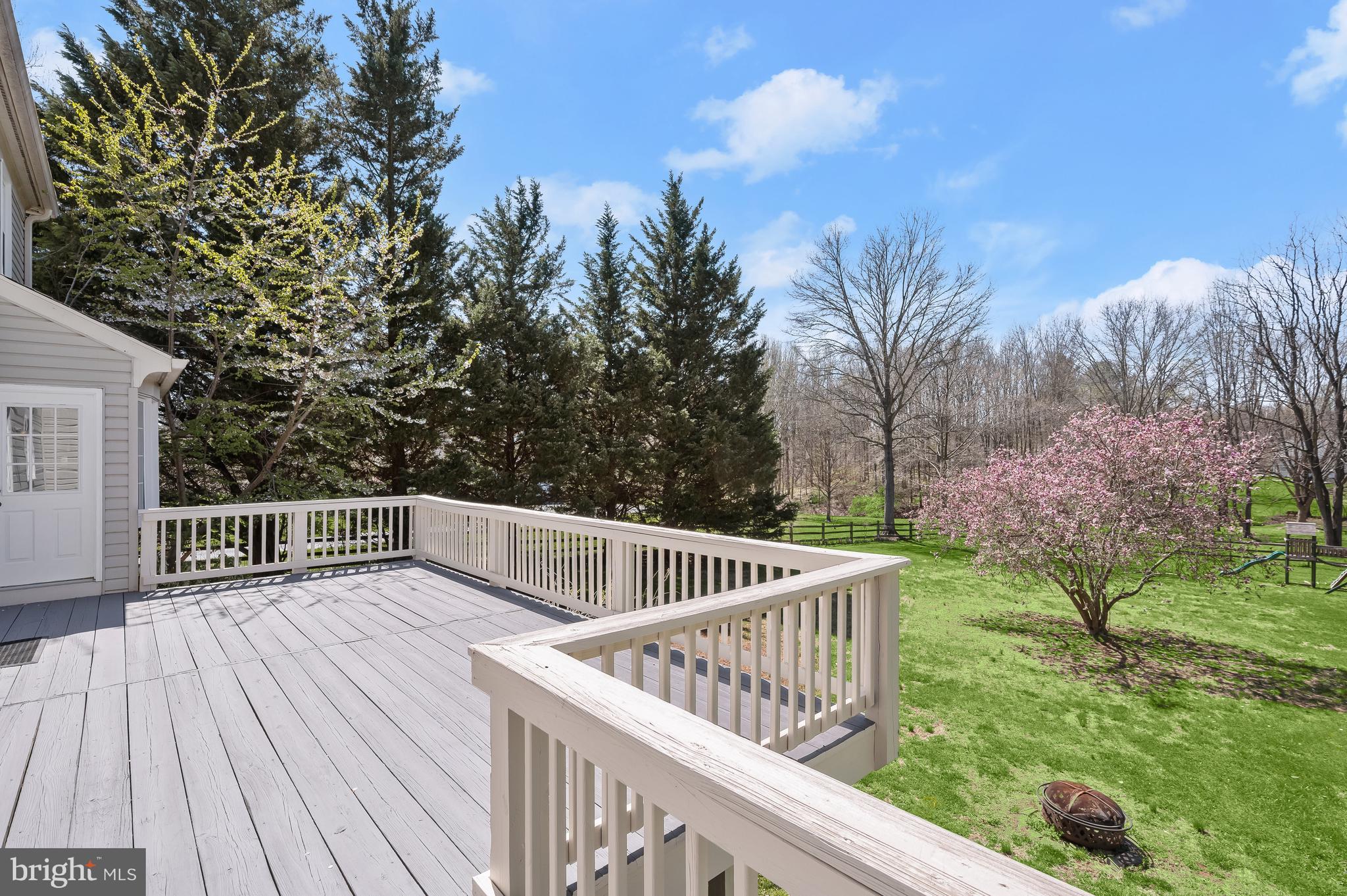 LAYTONSVILLE KNOLLS - Residential