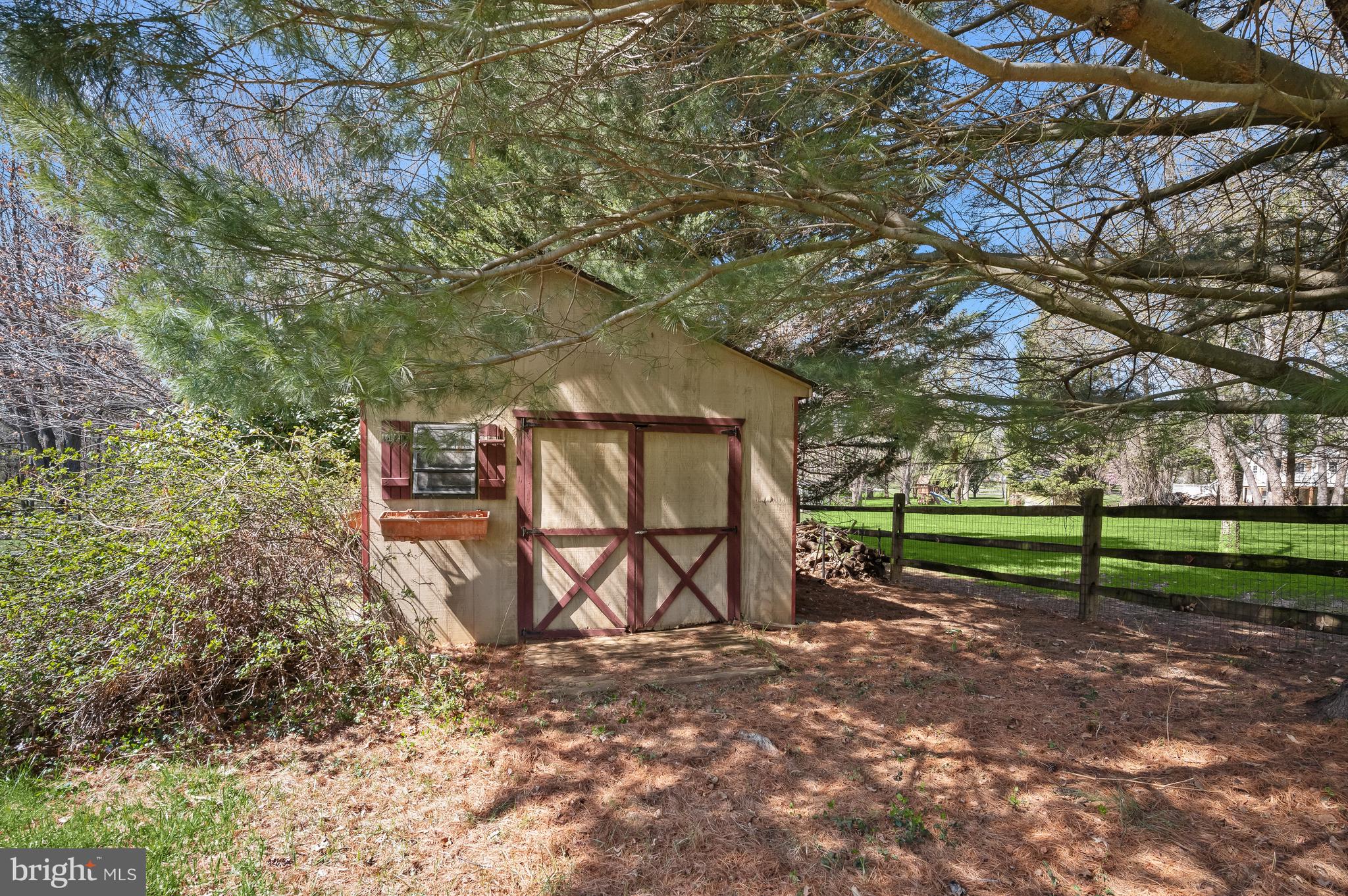 LAYTONSVILLE KNOLLS - Residential