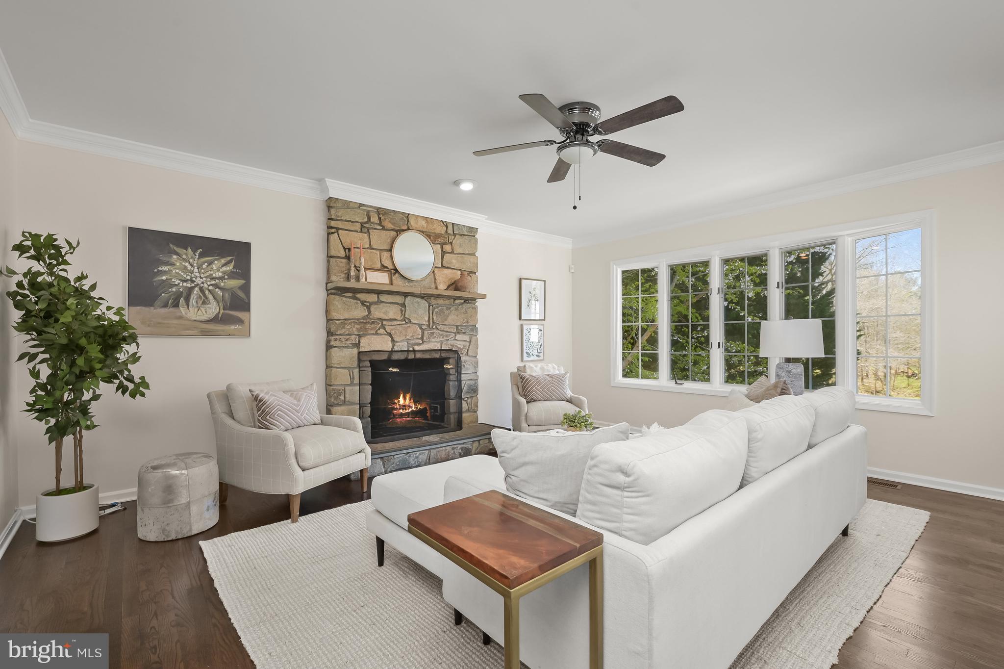 LAYTONSVILLE KNOLLS - Residential