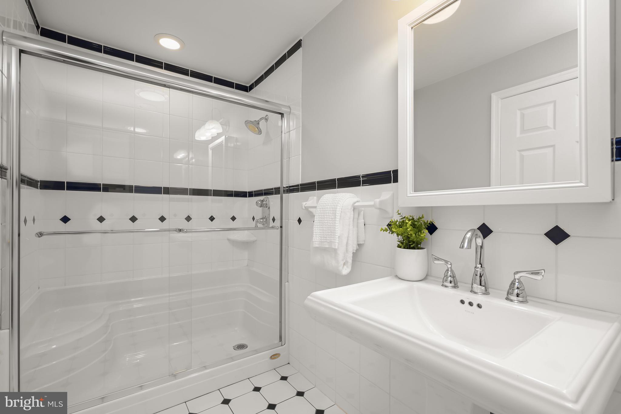 LAYTONSVILLE KNOLLS - Residential