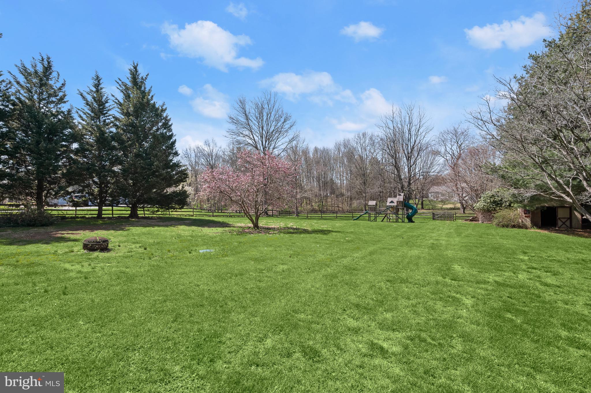 LAYTONSVILLE KNOLLS - Residential