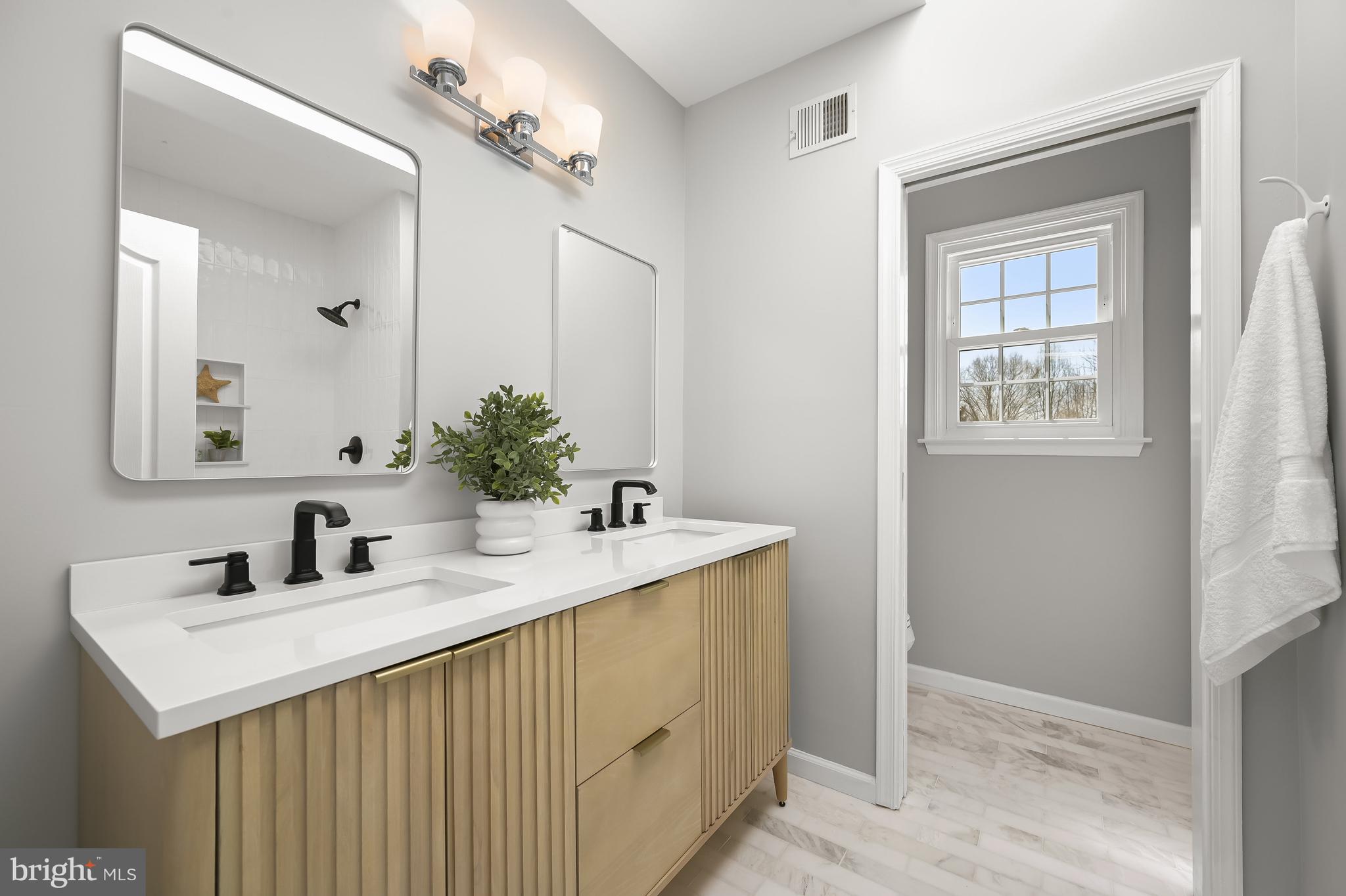 LAYTONSVILLE KNOLLS - Residential