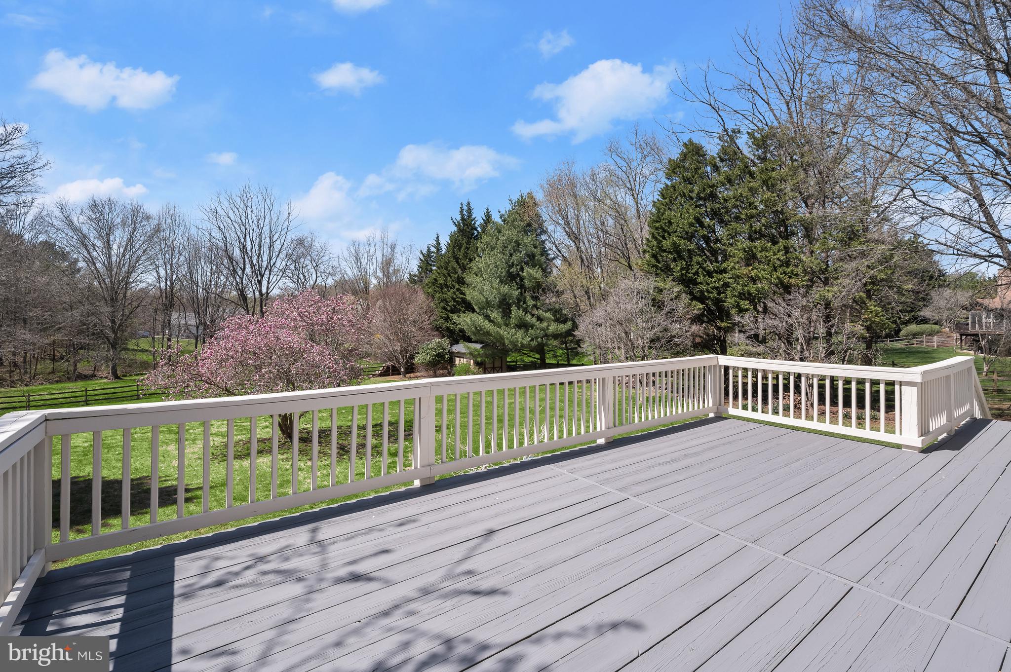 LAYTONSVILLE KNOLLS - Residential