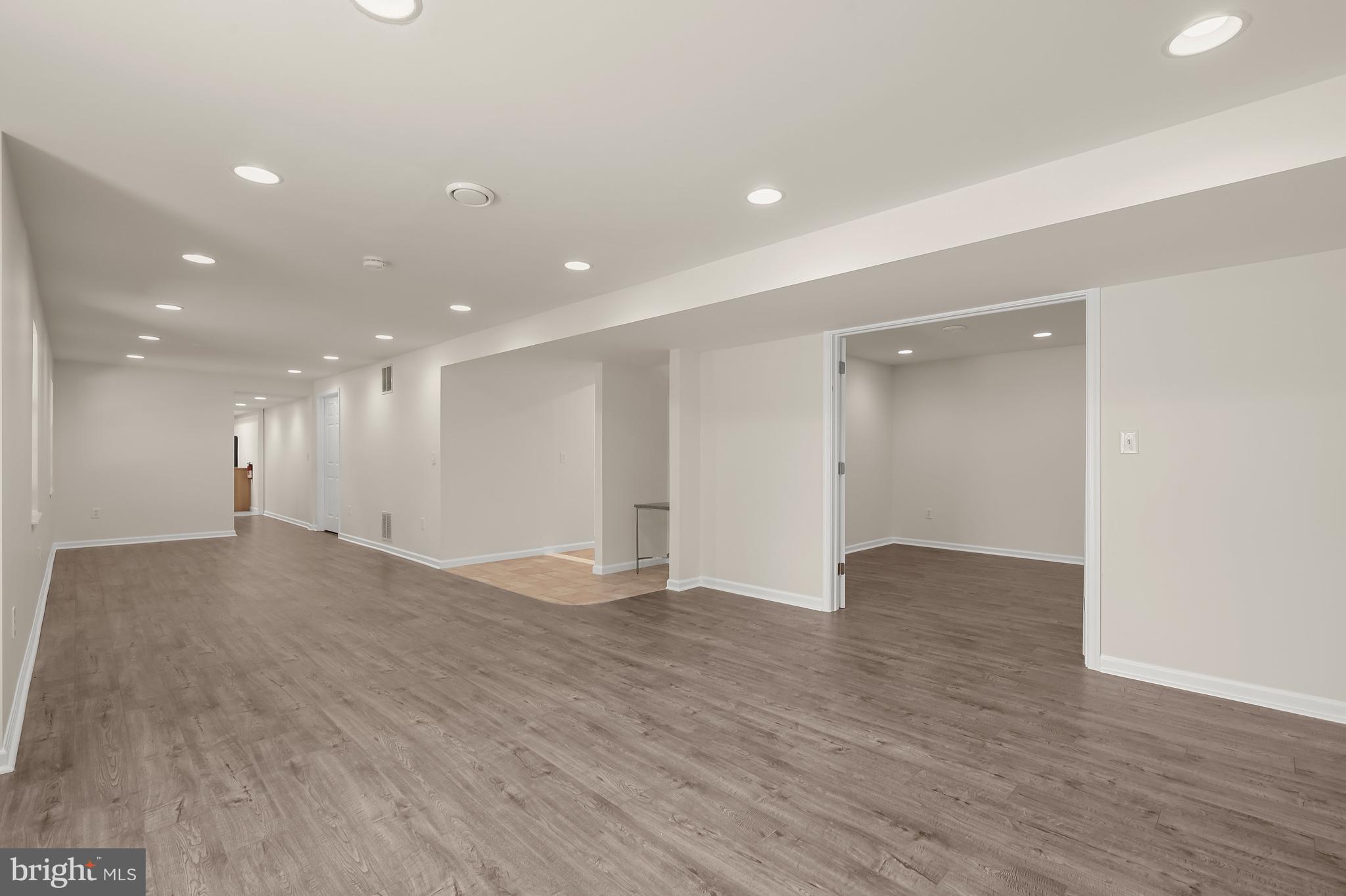 LAYTONSVILLE KNOLLS - Residential