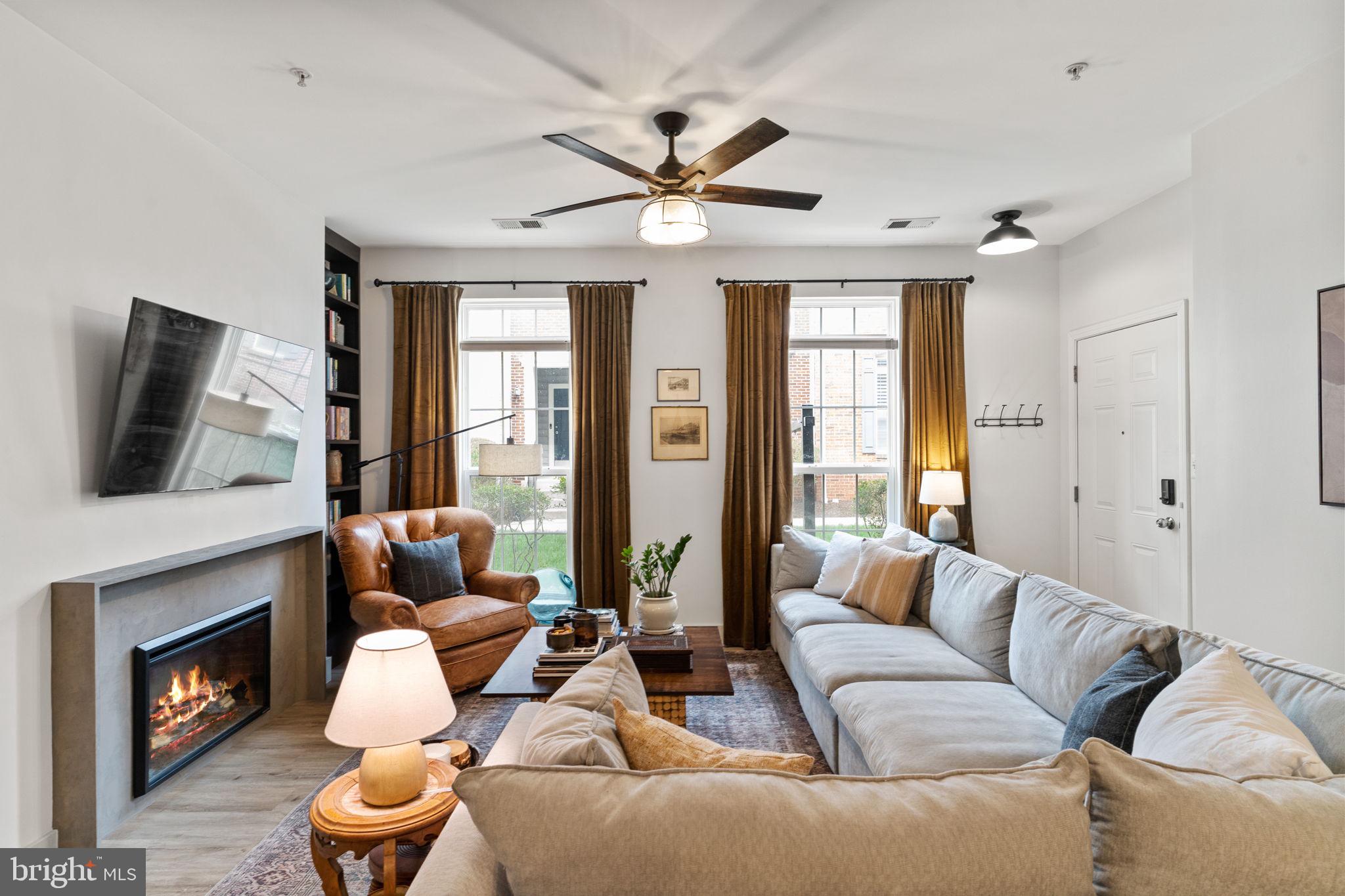 LEE'S COMMONS - Residential