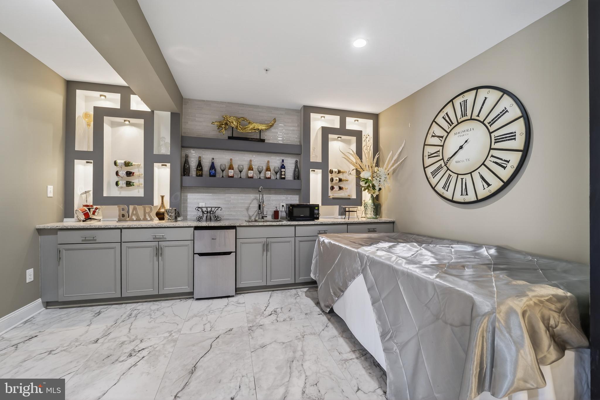 MARLBORO RIDGE HUNT - Residential