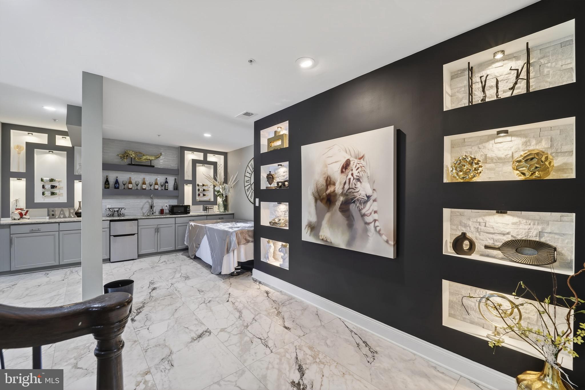 MARLBORO RIDGE HUNT - Residential