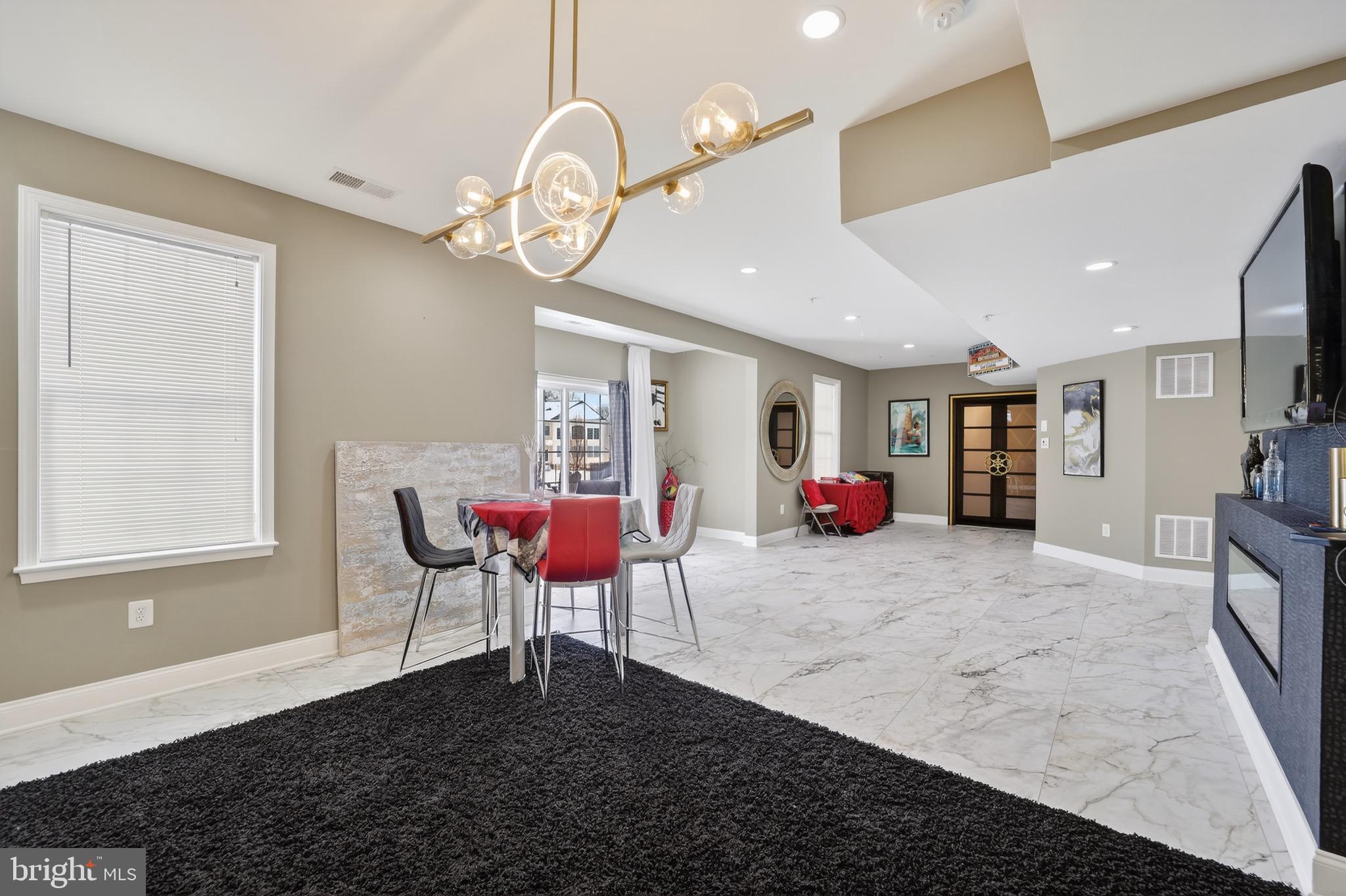 MARLBORO RIDGE HUNT - Residential