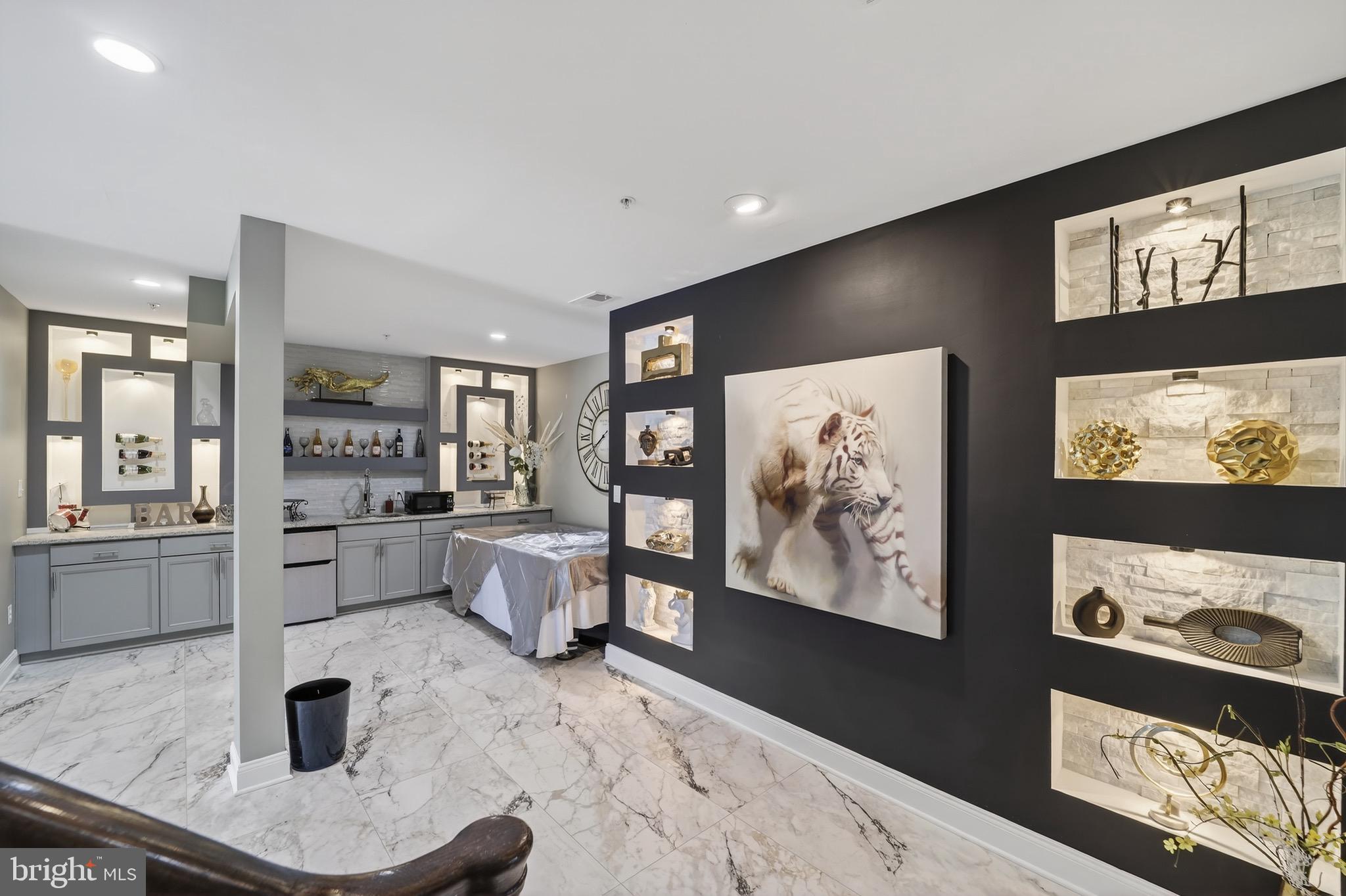 MARLBORO RIDGE HUNT - Residential