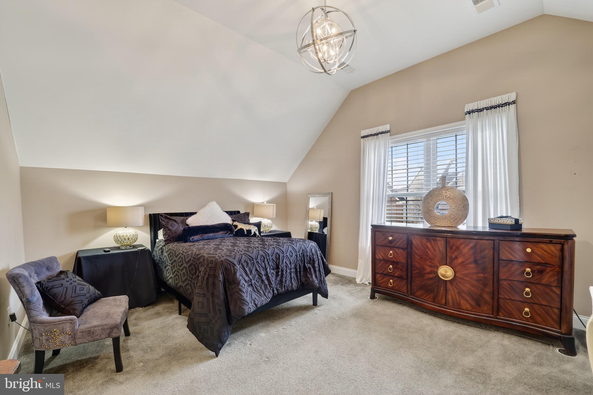 MARLBORO RIDGE HUNT - Residential