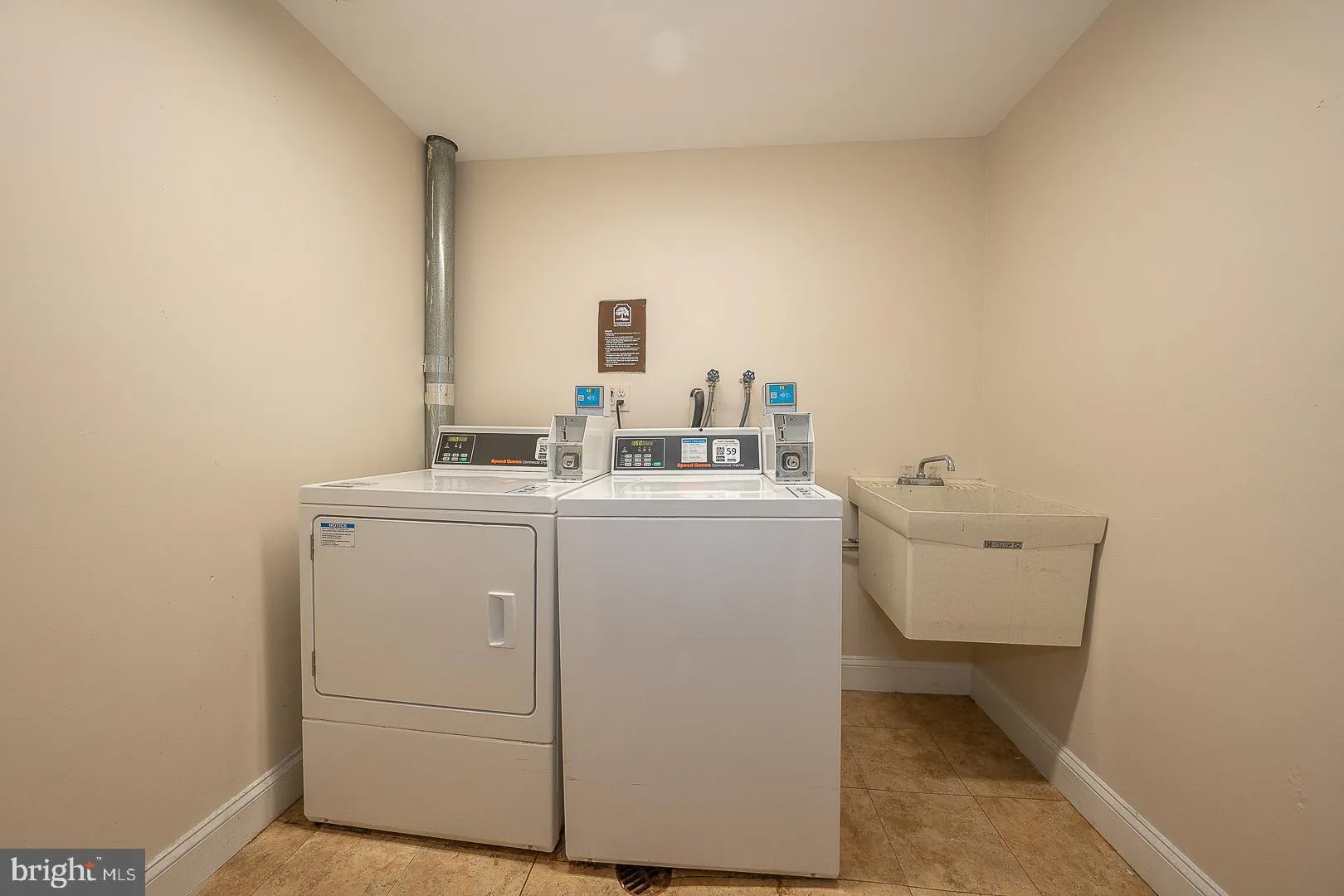 Wayne, Pennsylvania 19087, United States, 1 Bedroom Bedrooms, ,1 BathroomBathrooms,Residential,Pending,31034