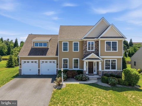 Homes For Sale - 354 Amber Drive<br/> LITITZ, PA 17543
