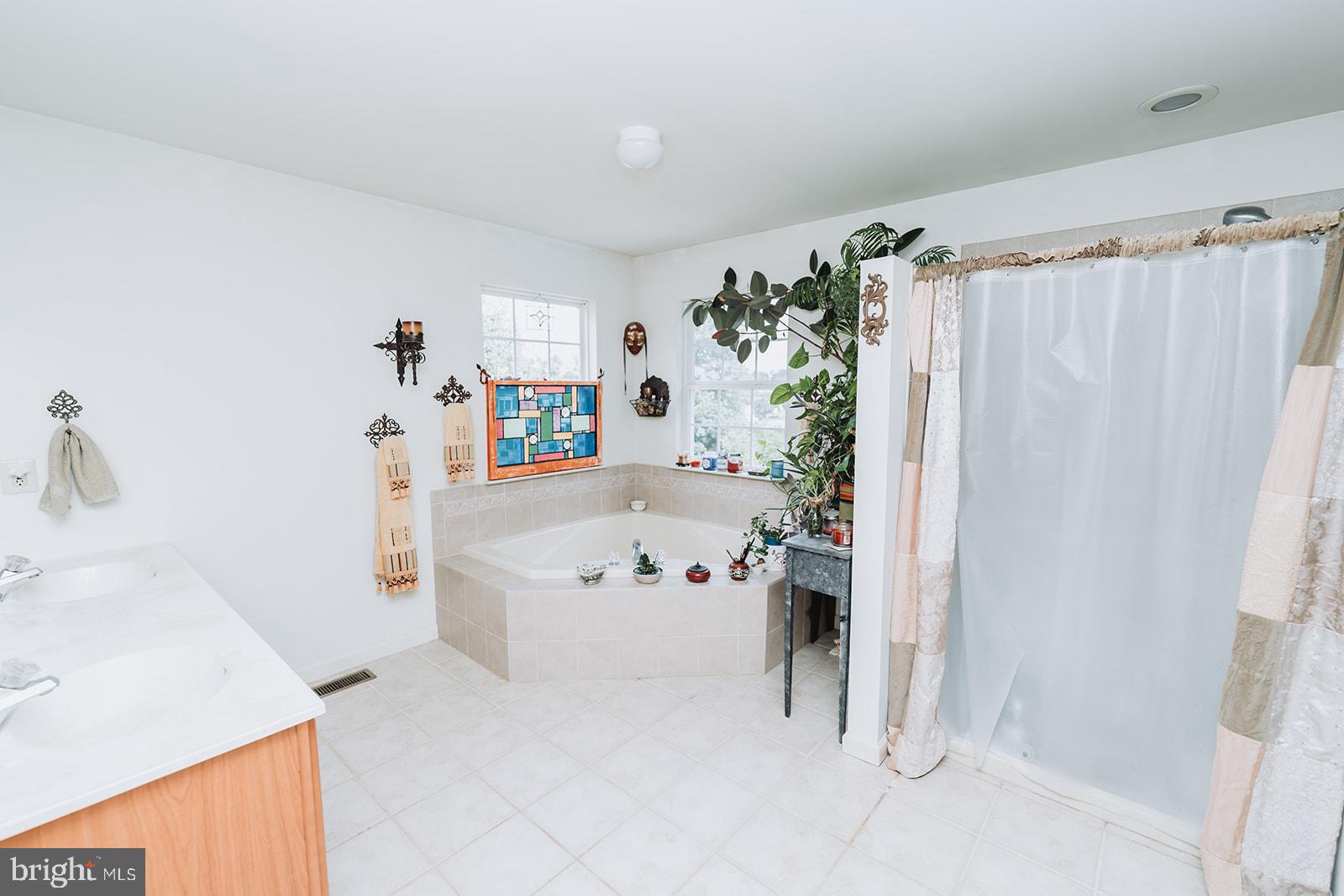 BELLA VISTA - Residential