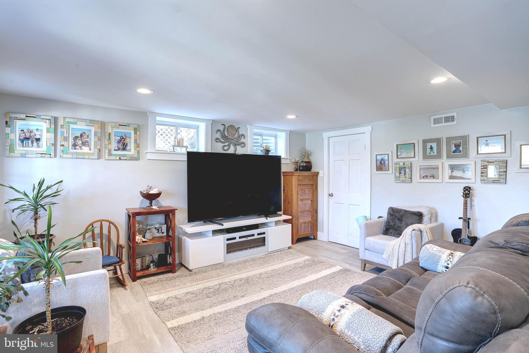 LAUREL ACRES - Residential