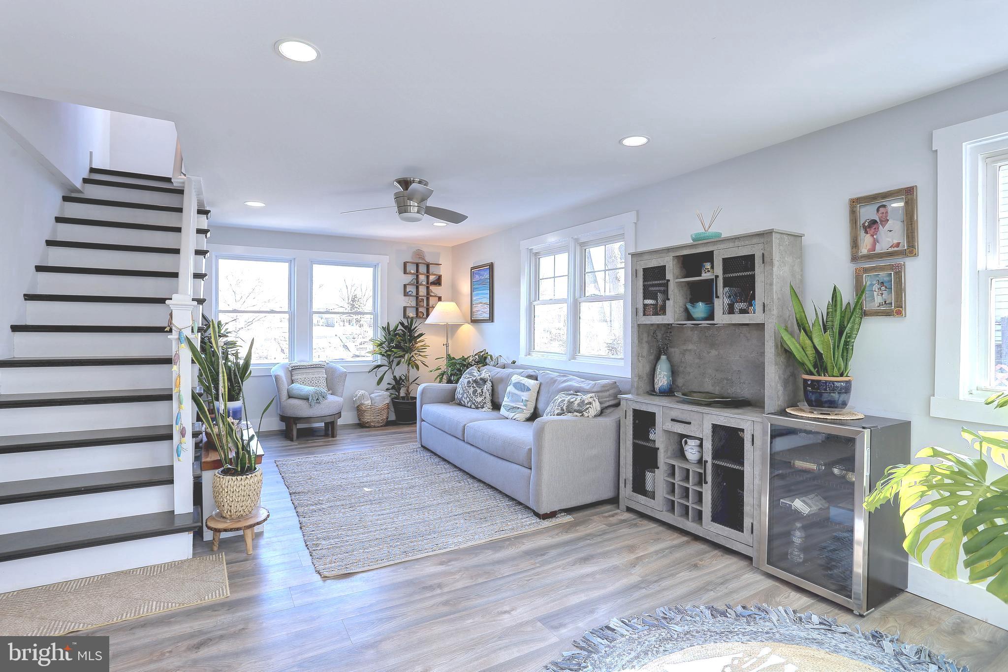 LAUREL ACRES - Residential