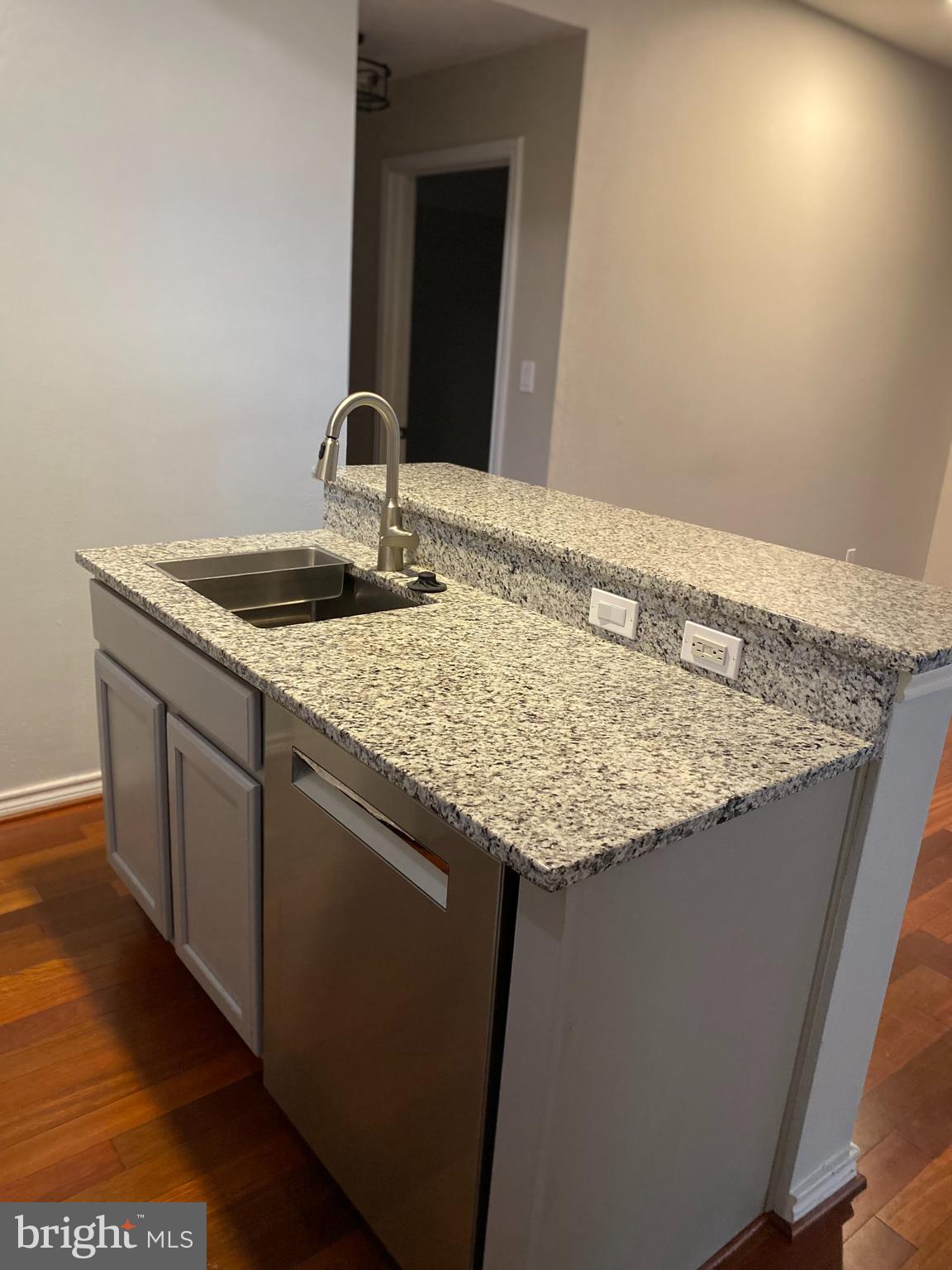 PENDERBROOK SQUARE CONDOMINIUMS - Residential Lease