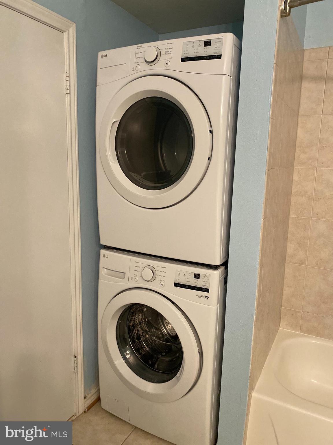 PENDERBROOK SQUARE CONDOMINIUMS - Residential Lease