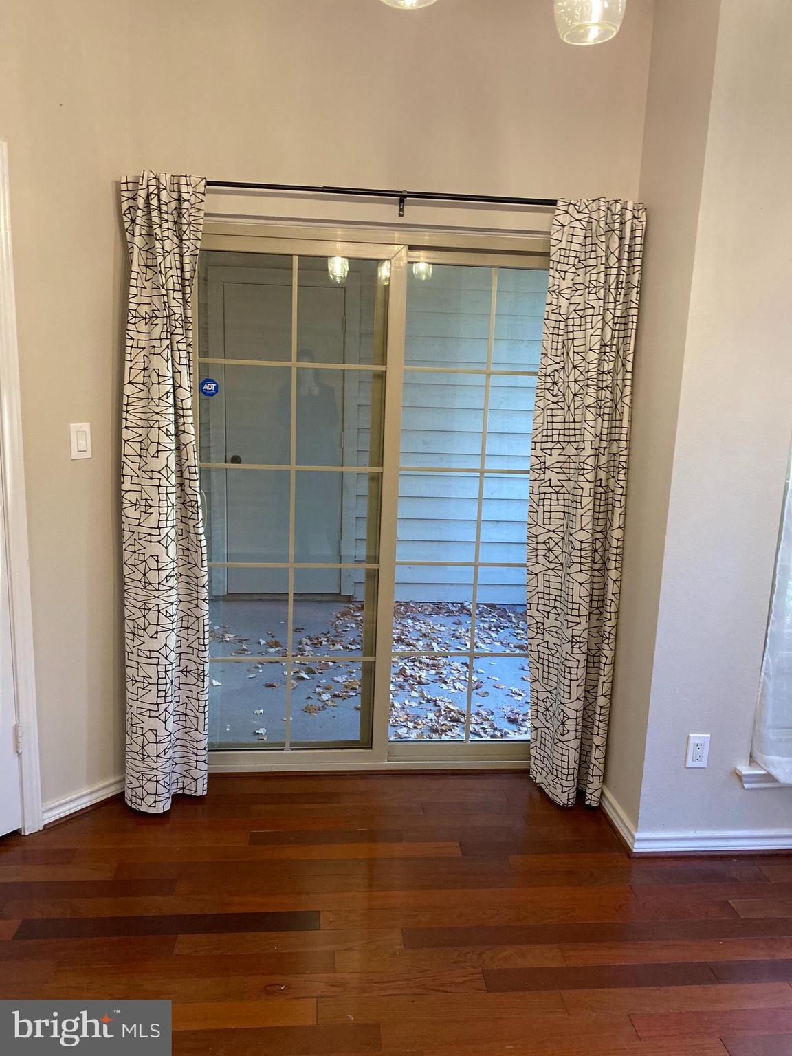 PENDERBROOK SQUARE CONDOMINIUMS - Residential Lease