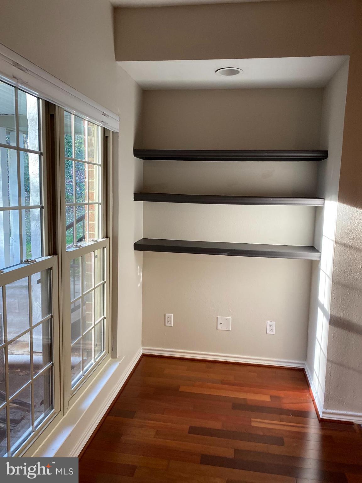 PENDERBROOK SQUARE CONDOMINIUMS - Residential Lease