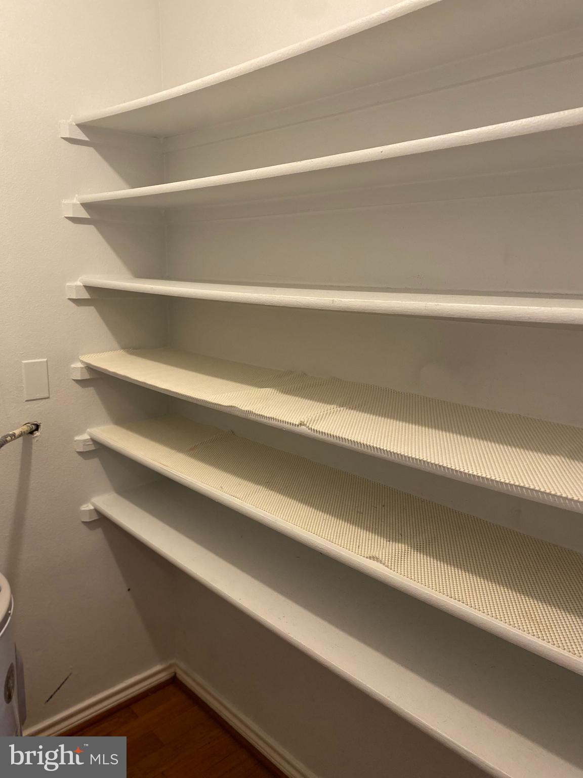 PENDERBROOK SQUARE CONDOMINIUMS - Residential Lease