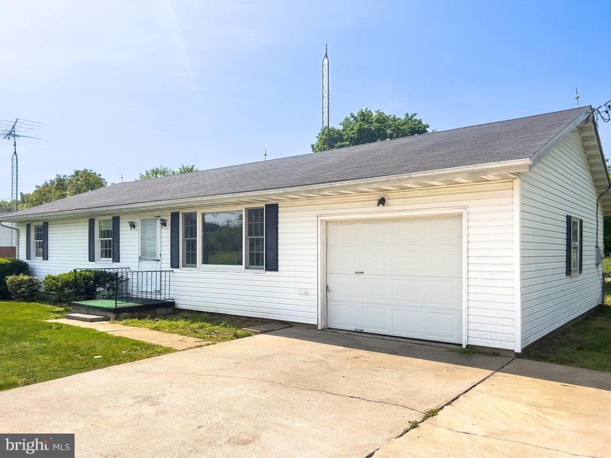 Cute rancher in convenient location with easy access to commuter routes.  Hardwood Floors, covered back porch and large fully fenced yard.  Great opportunity for the first time home buyer.  Ready for you to add your personal touch to make this one your HOME.