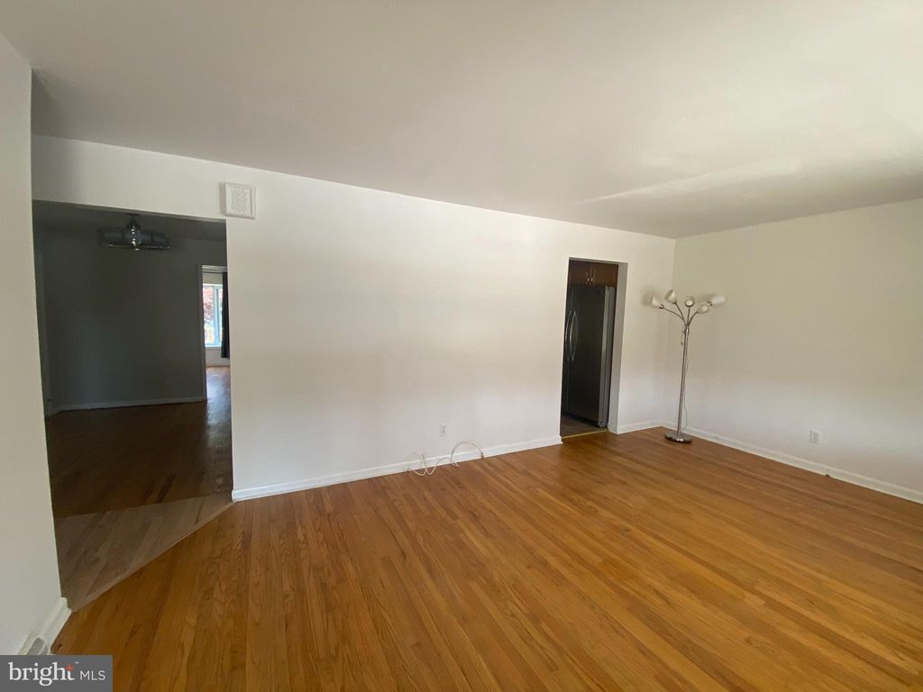 Photo of 28 Fairmount Drive, GLASSBORO, NJ 08028 (MLS # NJGL2065718)