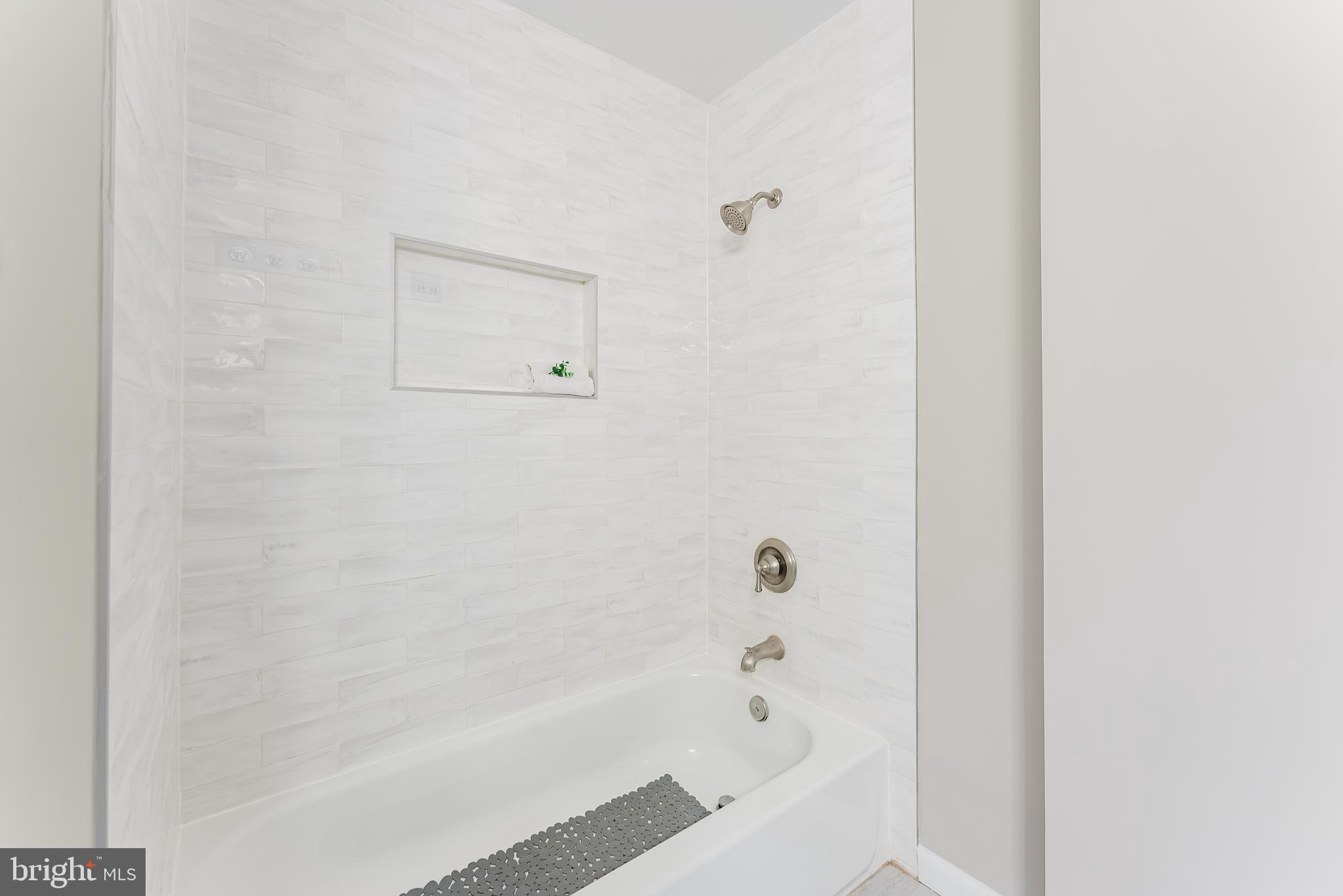 KEENE  MILL WOODS - Residential