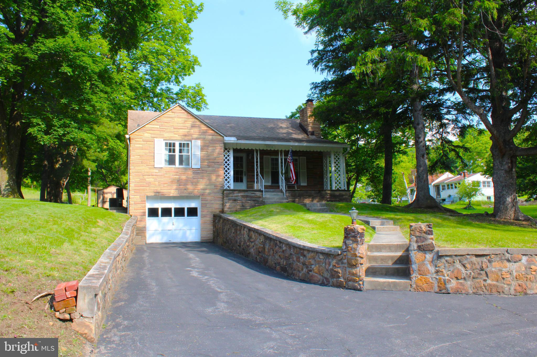 11111 VALLEY ROAD NE
