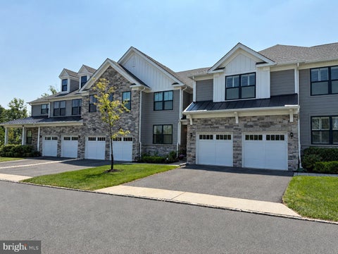Townhouse For Sale - 14 Monmouth Road<br/> WARREN, NJ 07059