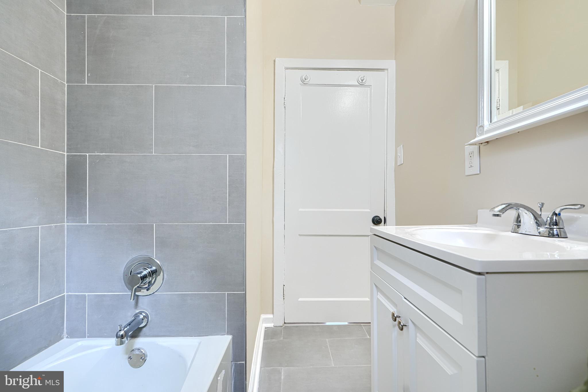 HAMILTON - Residential Lease