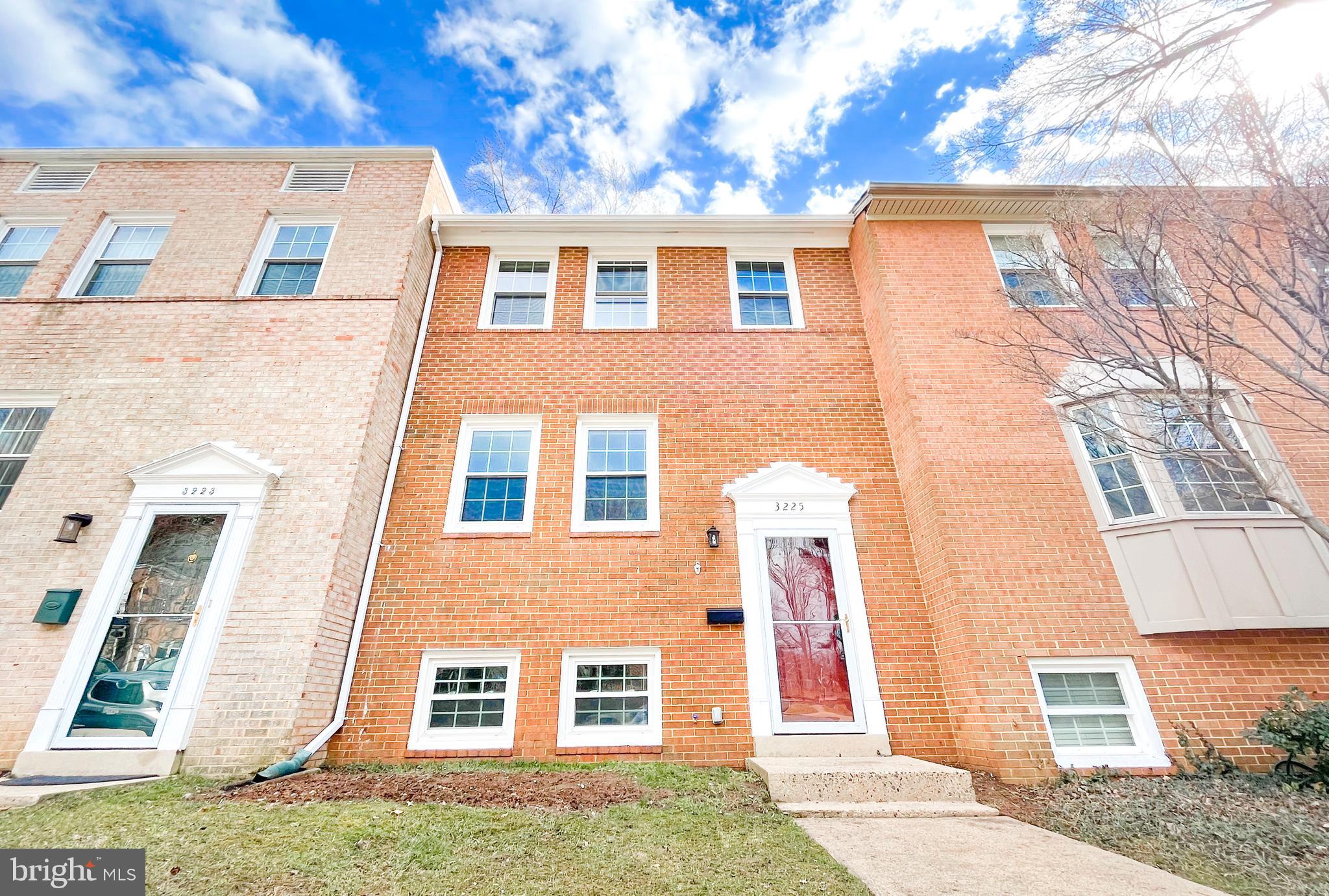 STRATHMEADE SQUARE - Residential Lease