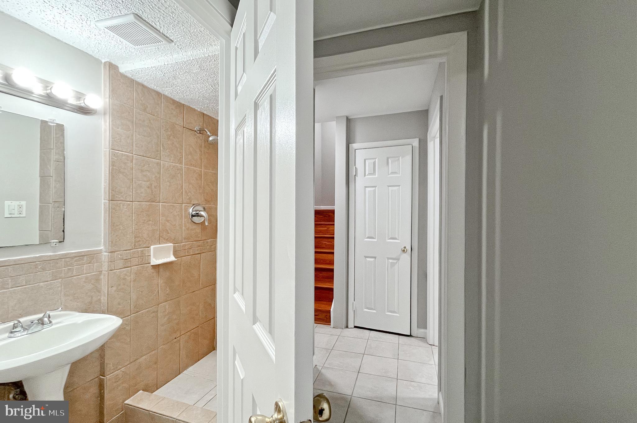 STRATHMEADE SQUARE - Residential Lease