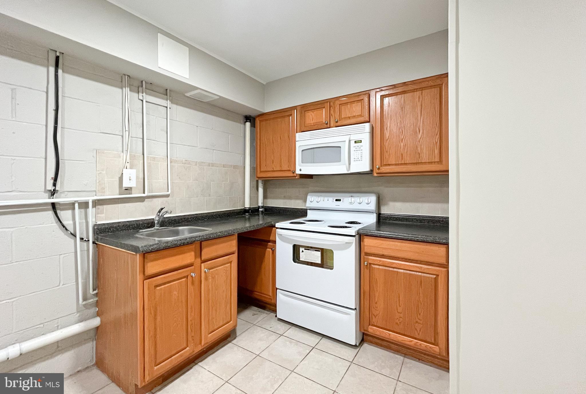 STRATHMEADE SQUARE - Residential Lease