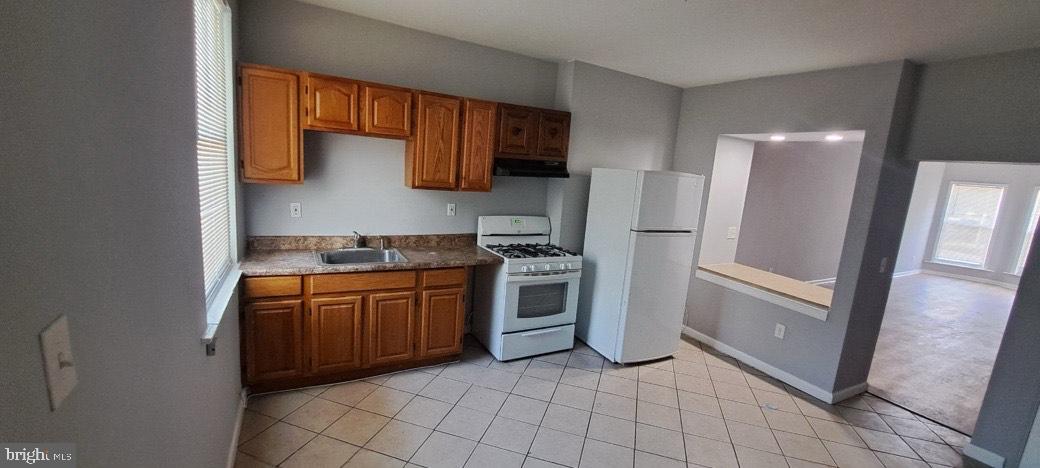 BROADWAY EAST - Residential Lease