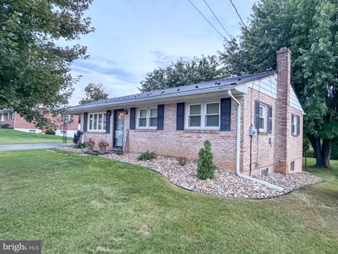 Homes For Sale - 1250 Marvern Drive<br/> CHAMBERSBURG, PA 17202