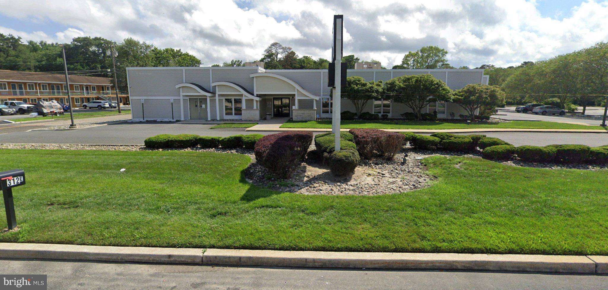 312 E WHITE HORSE PIKE
