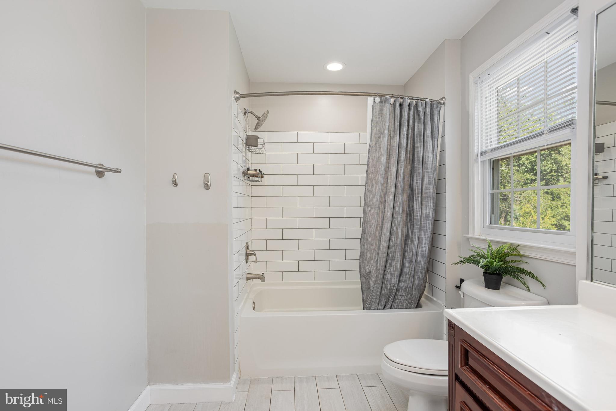 LONG REACH - Residential