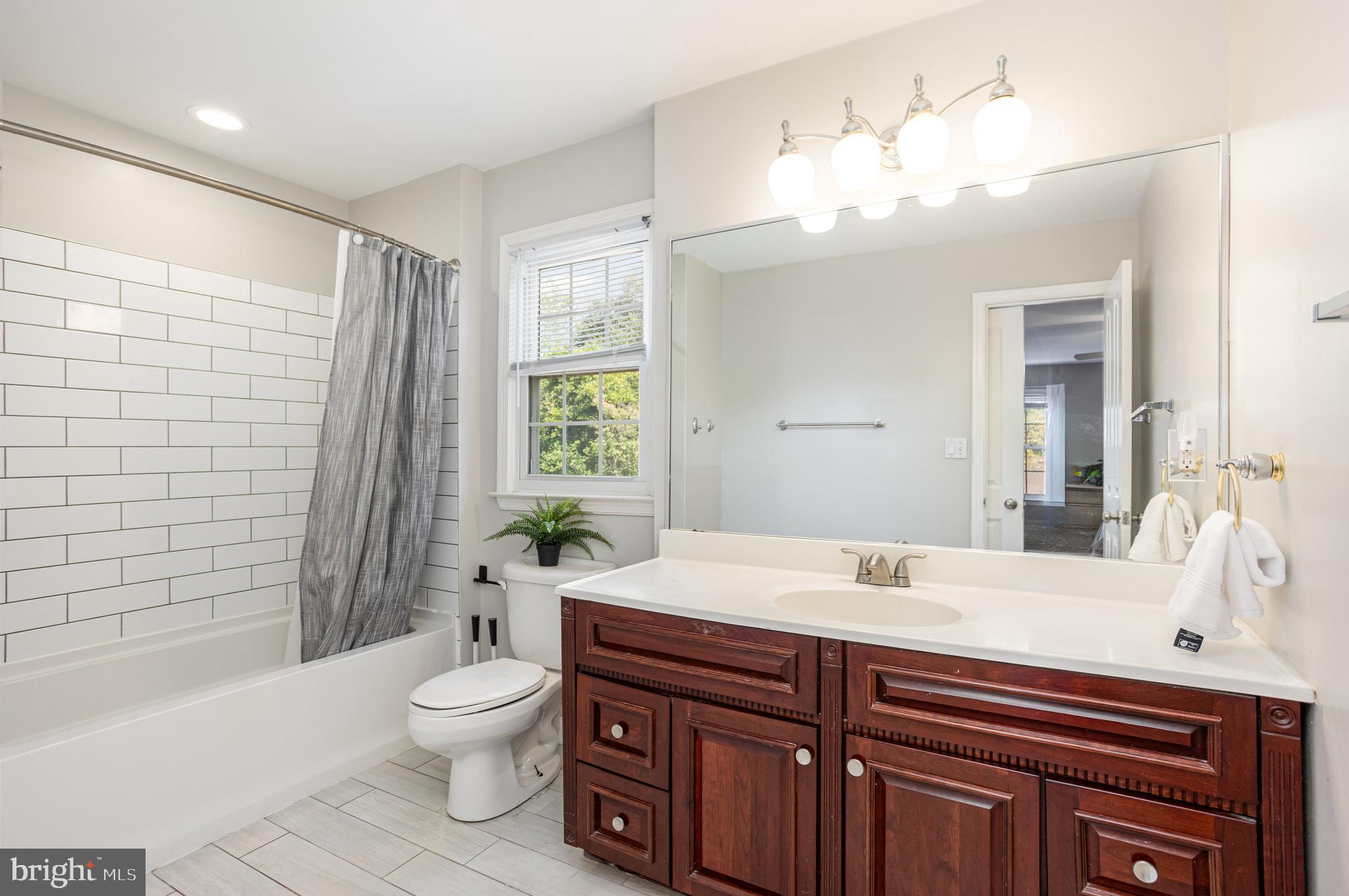 LONG REACH - Residential