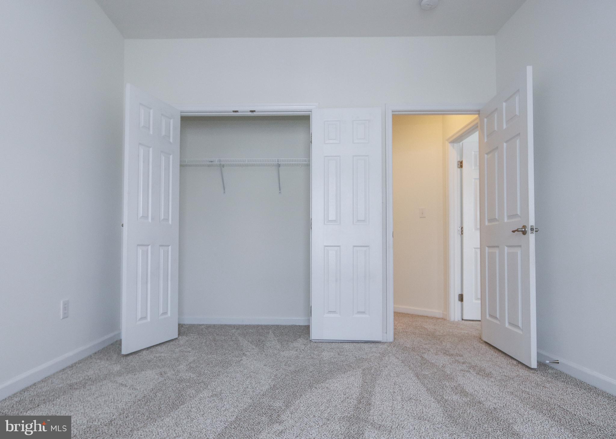 ROUND HILL - Residential