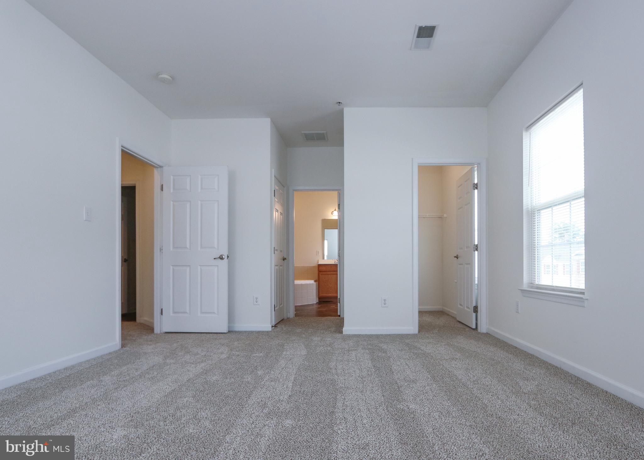 ROUND HILL - Residential