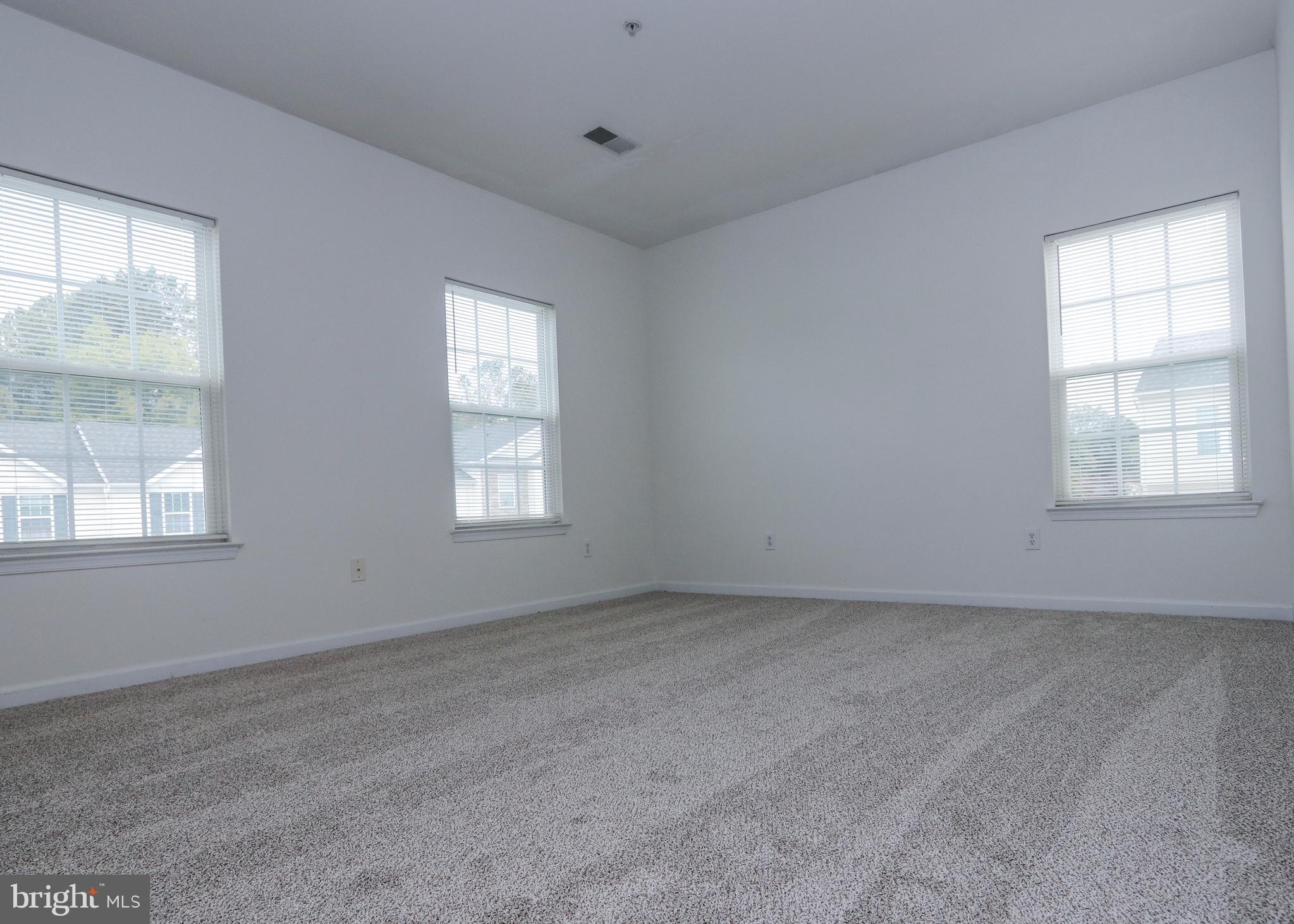 ROUND HILL - Residential