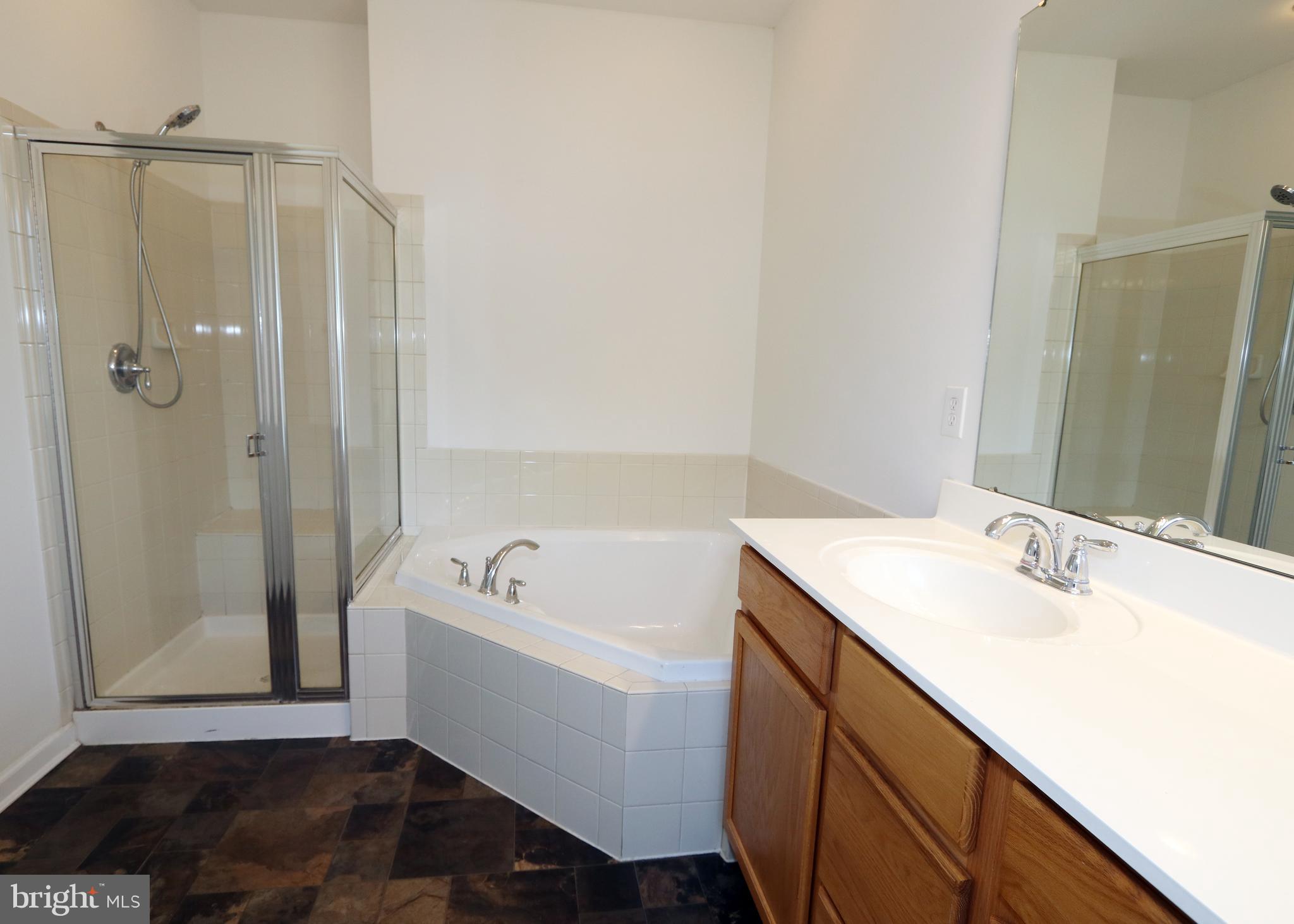 ROUND HILL - Residential