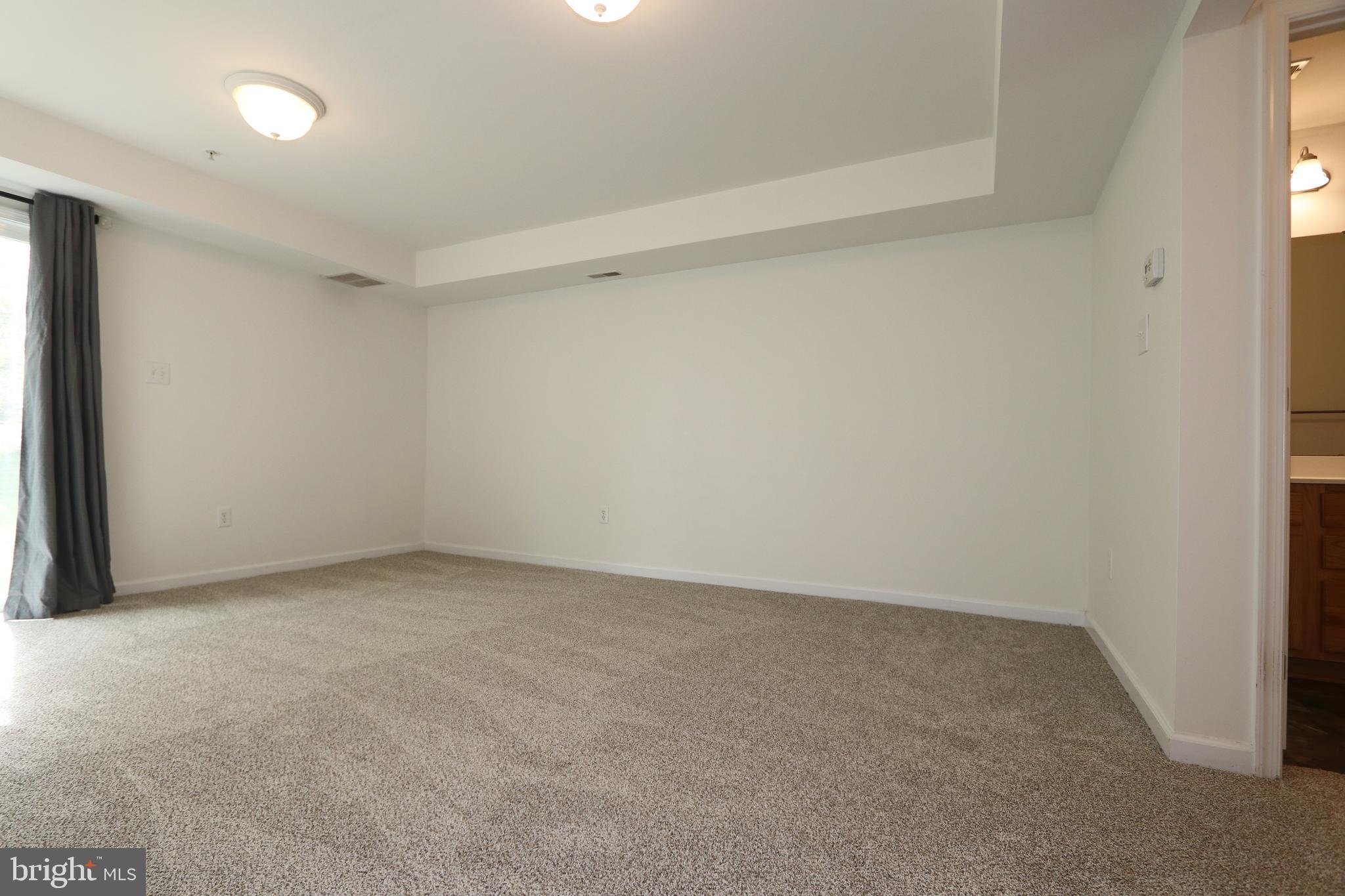 ROUND HILL - Residential