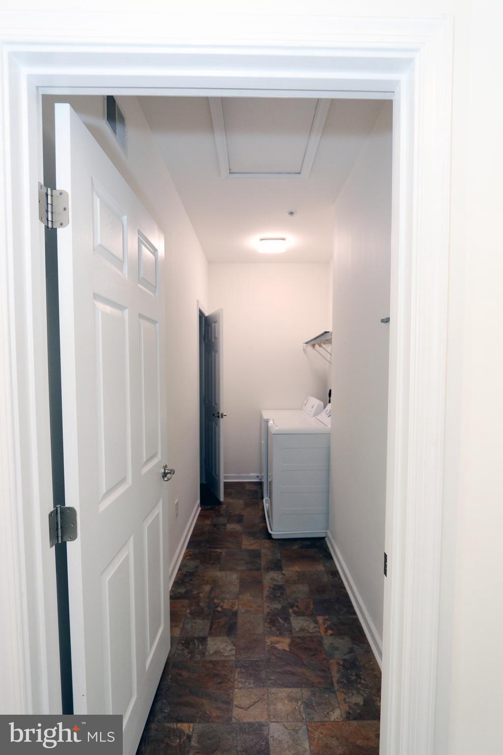 ROUND HILL - Residential