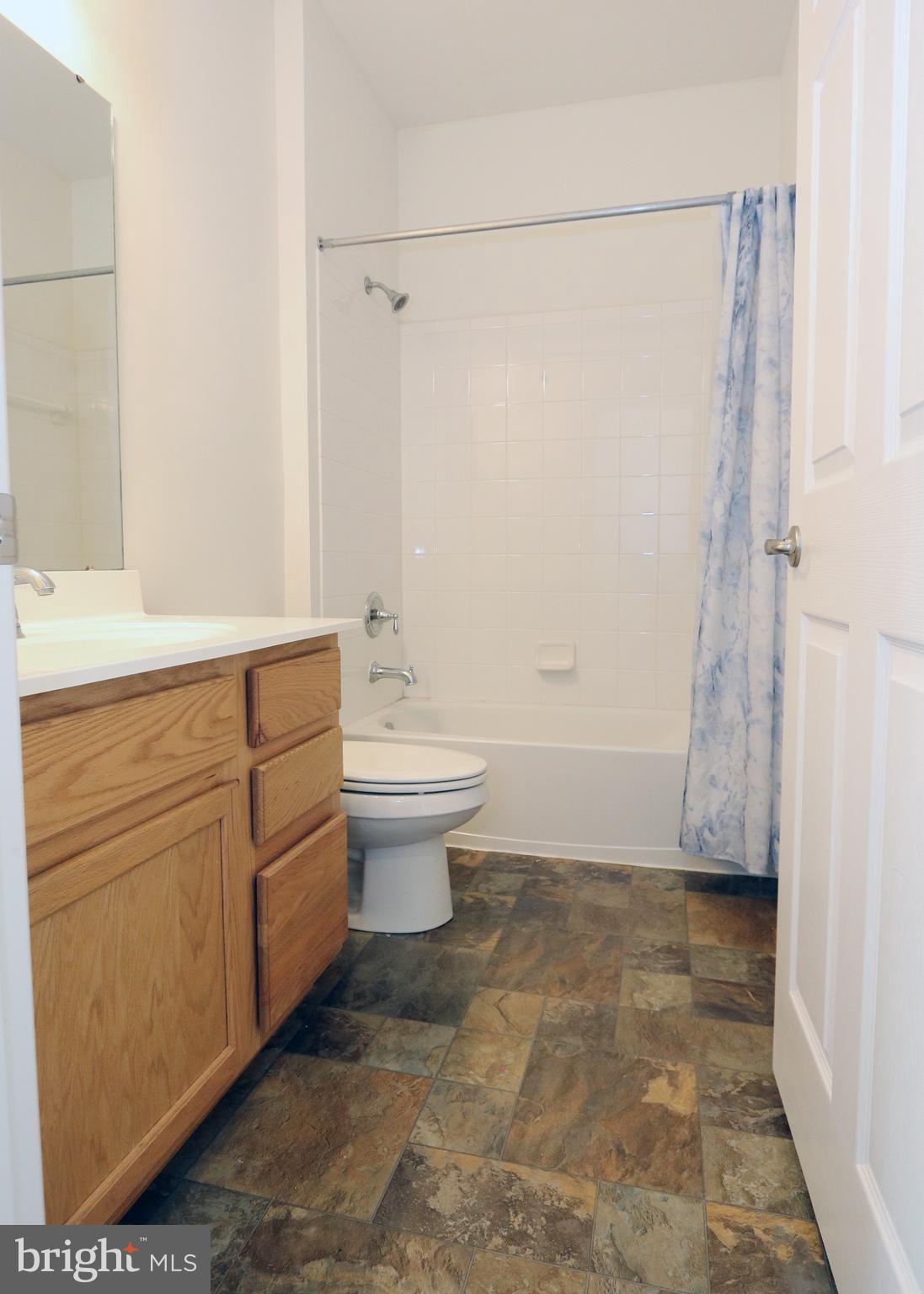 ROUND HILL - Residential