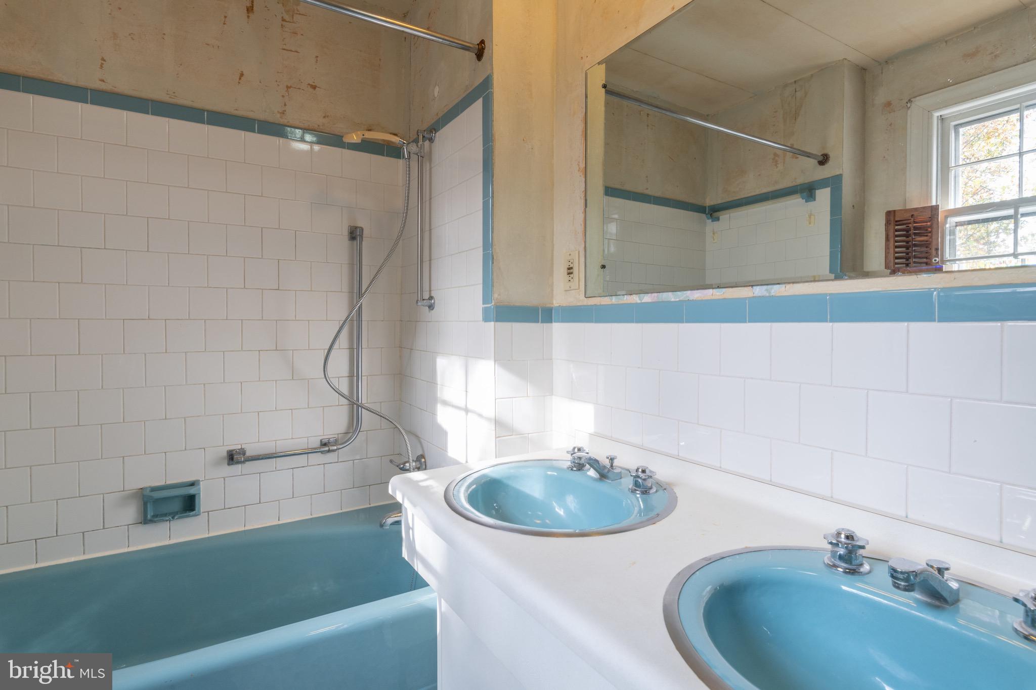 NORTH ARLINGTON - Land