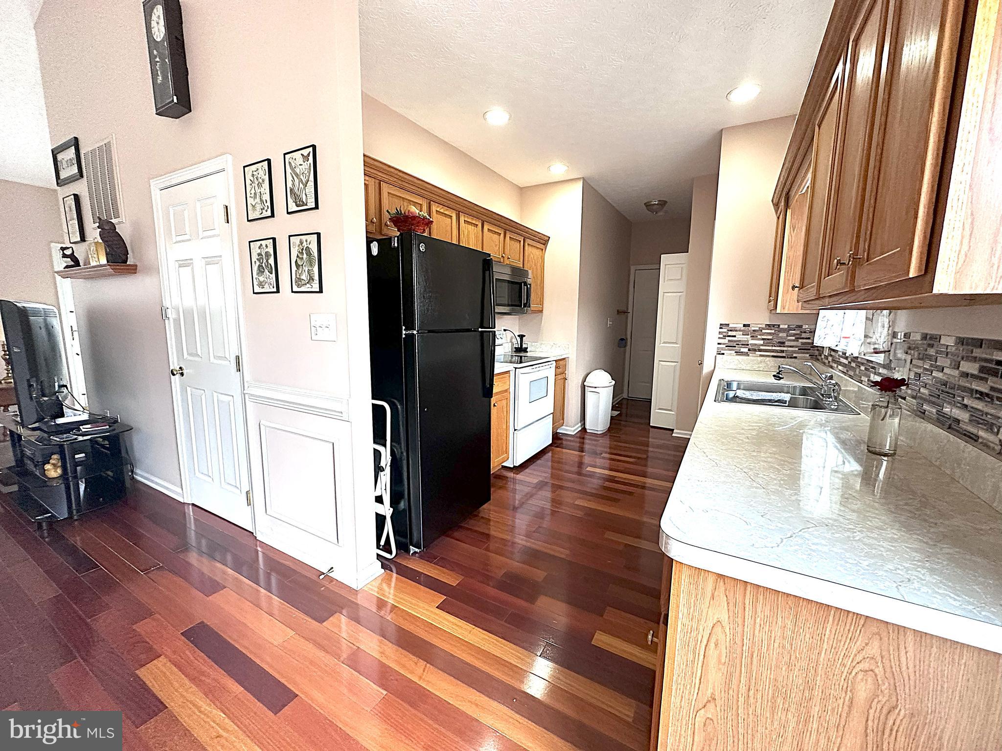 CRESTFIELD - Residential