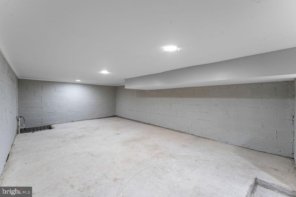 WILLOW WOOD ESTATES - Residential